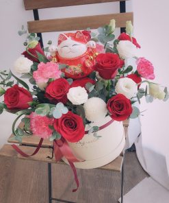 Lucky Cat Flower Table Arrangement
